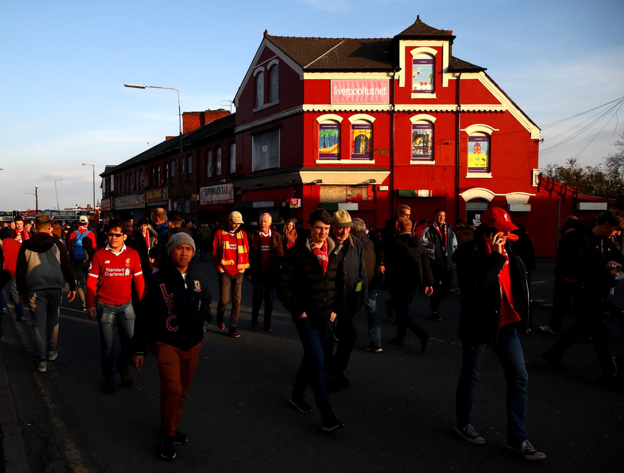 La ida de los Cuartos de Final de la UEFA Champions League inicia este martes entre el Liverpool y Porto, cuyas aficiones se tomaron las calles de la ciudad inglesa para montar un gran ambiente con el anhelo de dar el primer paso hacia el cupo entre los cuatro mejores equipos de esta edición.