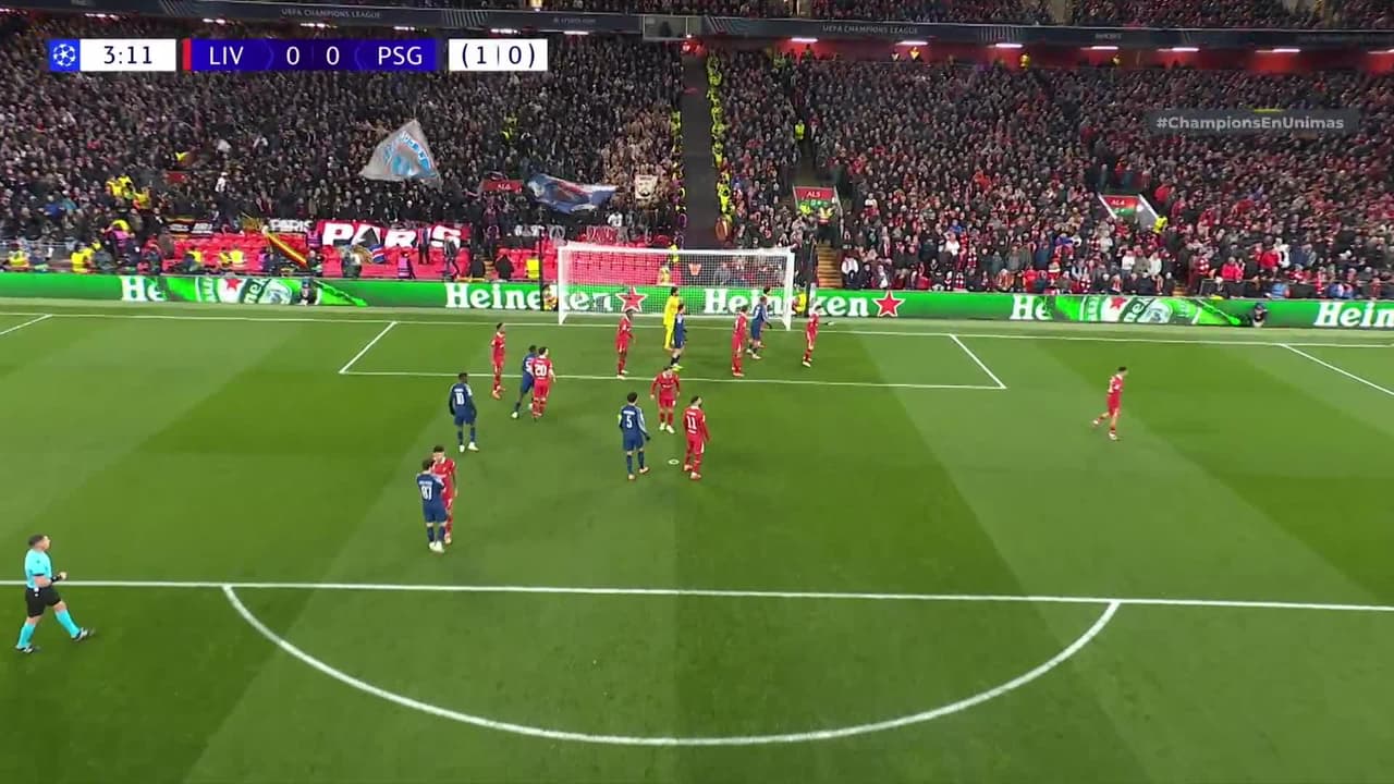 ¡TIRO ATAJADO! disparo por Ousmane Dembélé.