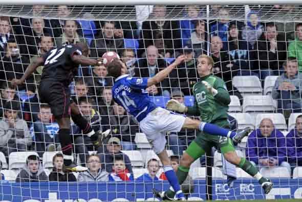 Everton y Birmingham empataron a dos goles.