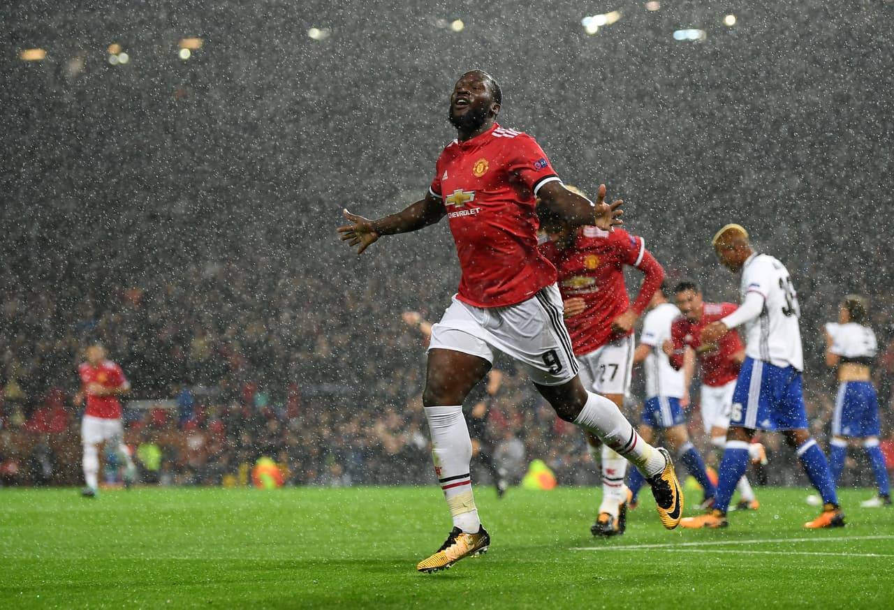 MANCHESTER, ENGLAND - SEPTEMBER 12: Romelu Lukaku of Manchester United celebrates scoring his sides second goal during the UEFA Champions League Group A match between Manchester United and FC Basel at Old Trafford on September 12, 2017 in Manchester, United Kingdom. (Photo by Shaun Botterill/Getty Images)