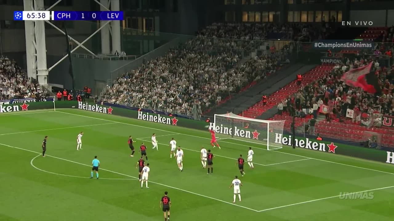 ¡Atajada enferma de Dominik Kotarski! Schick, cerca del empate