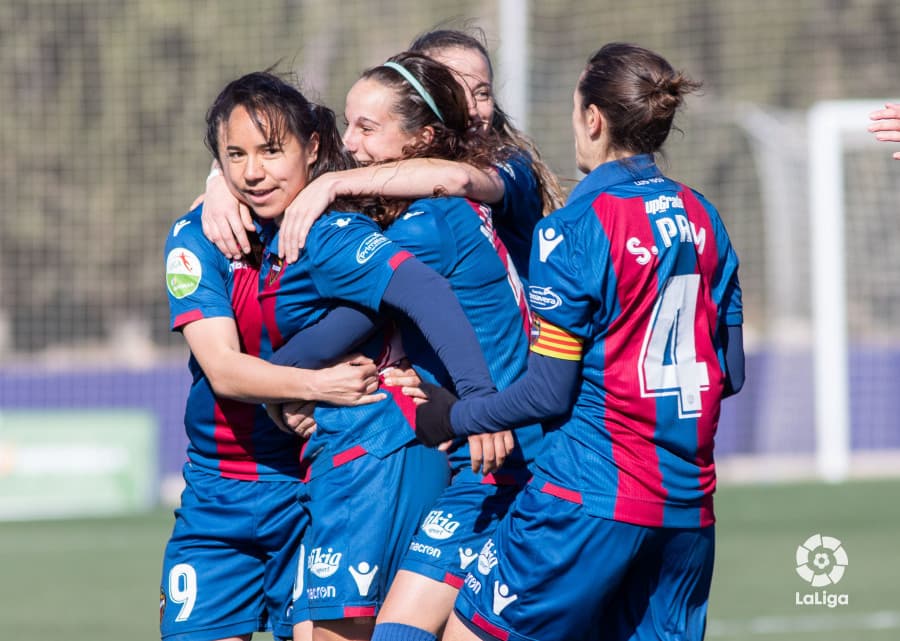 <b>Charlyn Corral: </b>El Levante empató en casa con el Sporting de Huelva y perdió terreno en su cacería al Barcelona en el segundo lugar. La delantera anotó el gol de las Granotas y llegó a 14 en esta temporada.