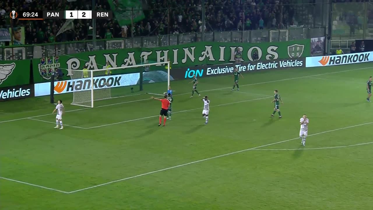 ¡TIRO ATAJADO! disparo por Arnaud Kalimuendo.