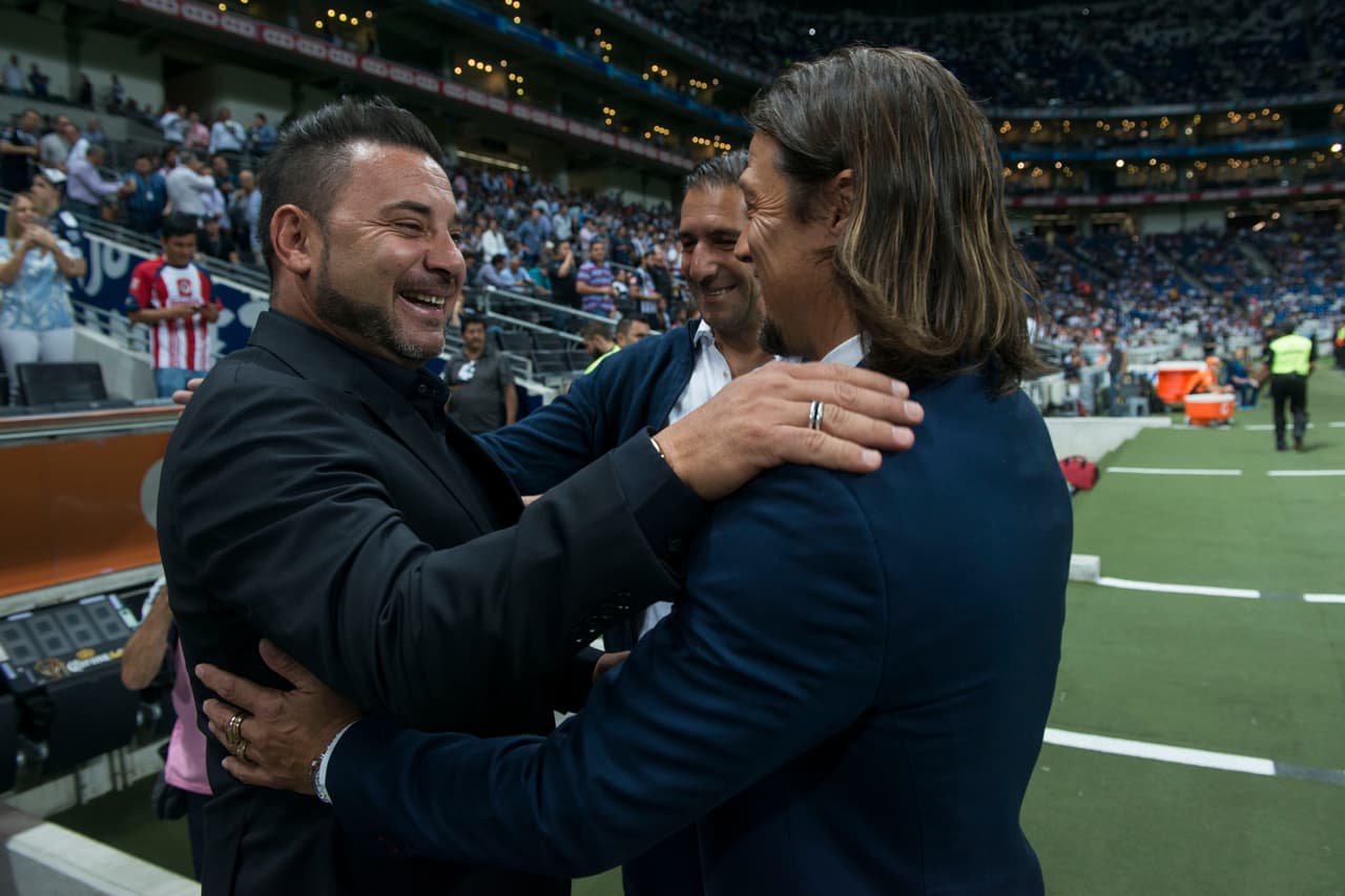 Los técnicos, ambos argentinos, han demostrado con creces su capacidad y por eso la estrategia prometía ser un elemento clave en este enfrentamiento.