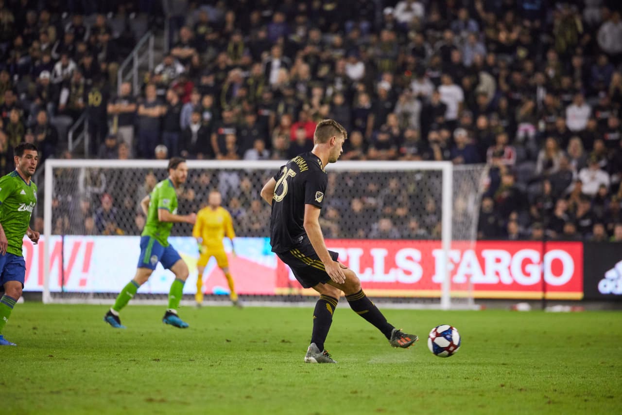 Edaurd Atuesta (17’) abrió el marcador para LAFC. Raúl Ruidíaz (22’, 64’) y Nicolás Lodeiro (26’) anotaron por los visitantes.