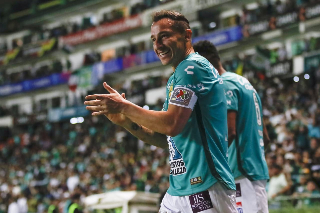 Andrés Guardado en su debut con el León