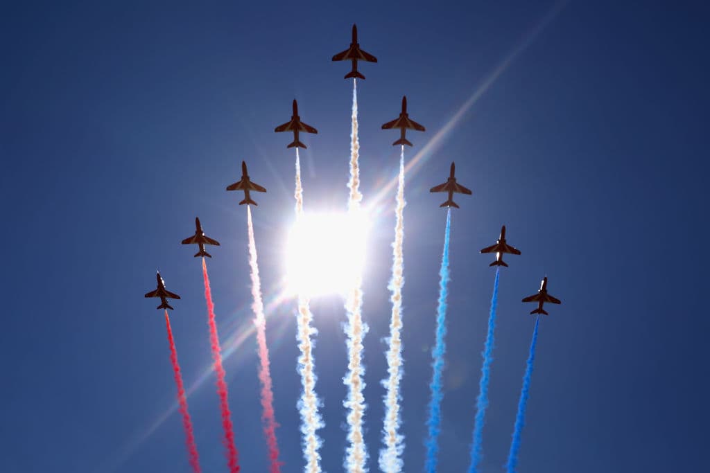 Un día soleado acompañó la décima carrera de la temporada de la Fórmula Uno, con el show tradicional de la Fuerza Aérea Británica en el circuito de Silverstone.