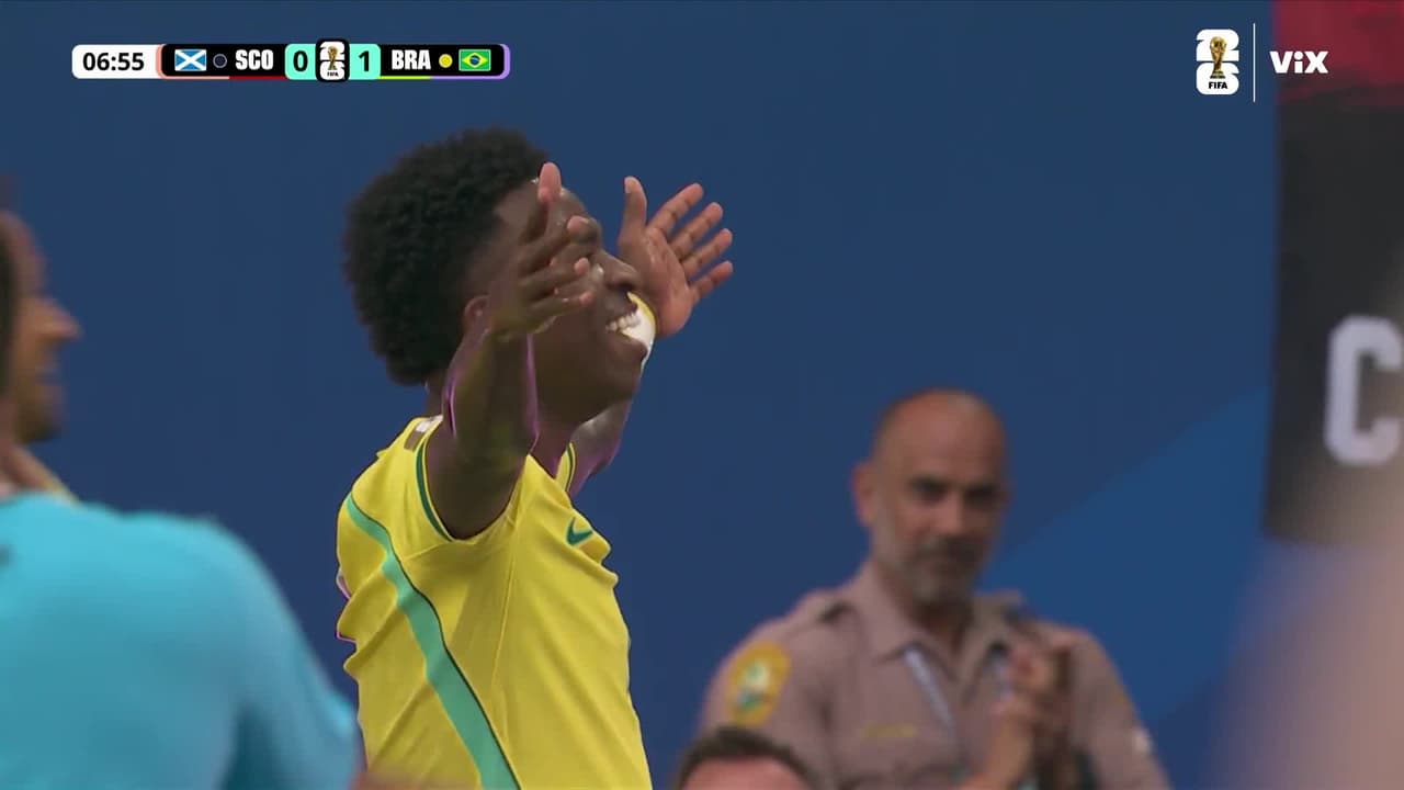 ¡Vinicius le clava un golazo a Escocia a los 6 minutos de juego!