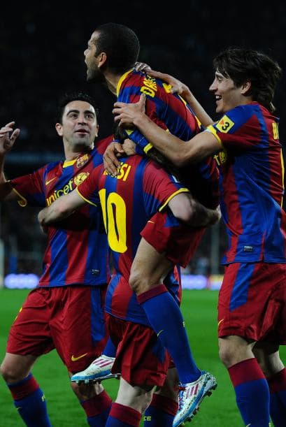 Alves prendió el balón de aire y lo mandó al fondo de la portería del Getafe.