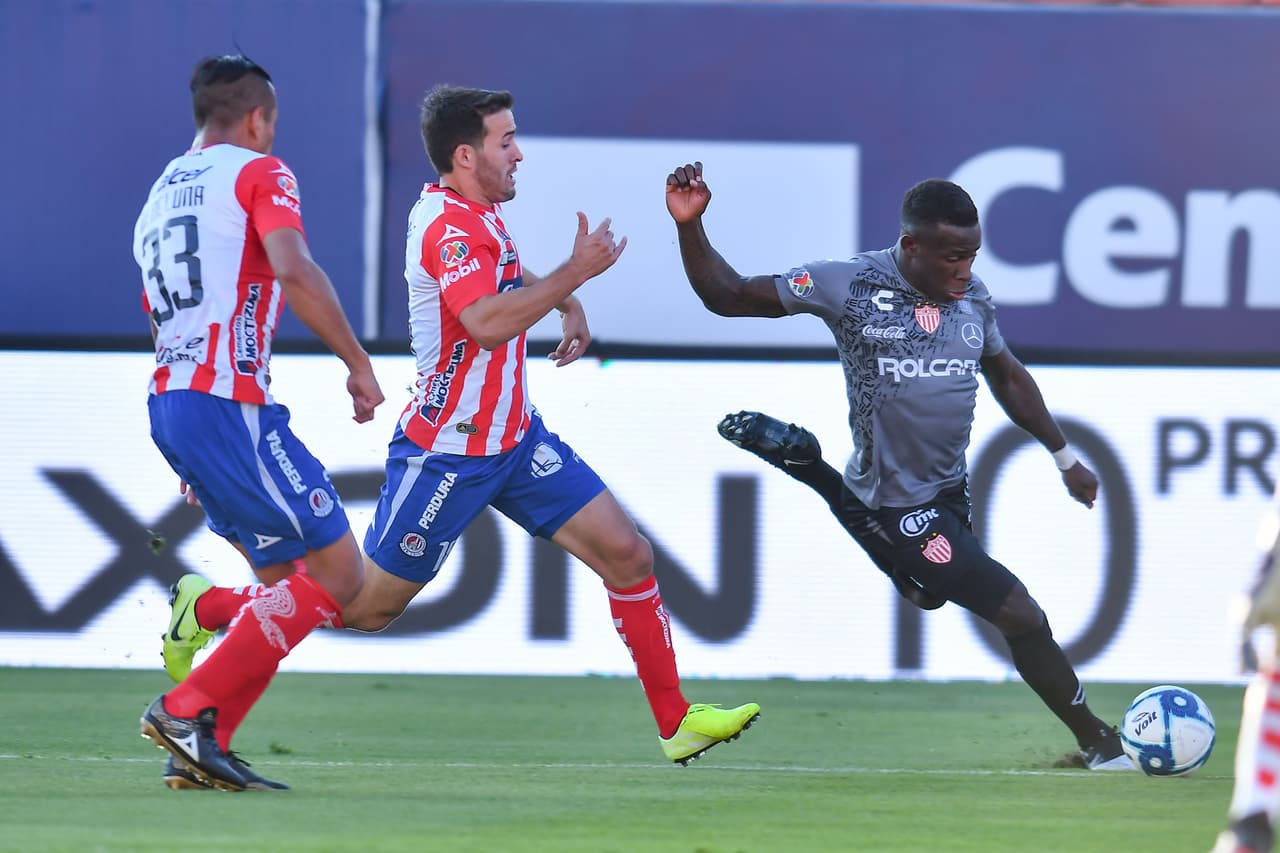 Con goles de Mauro Quiroga al 32 y Cristian Calderon al 90+3 el Necaxa se impone de visita 0-2.