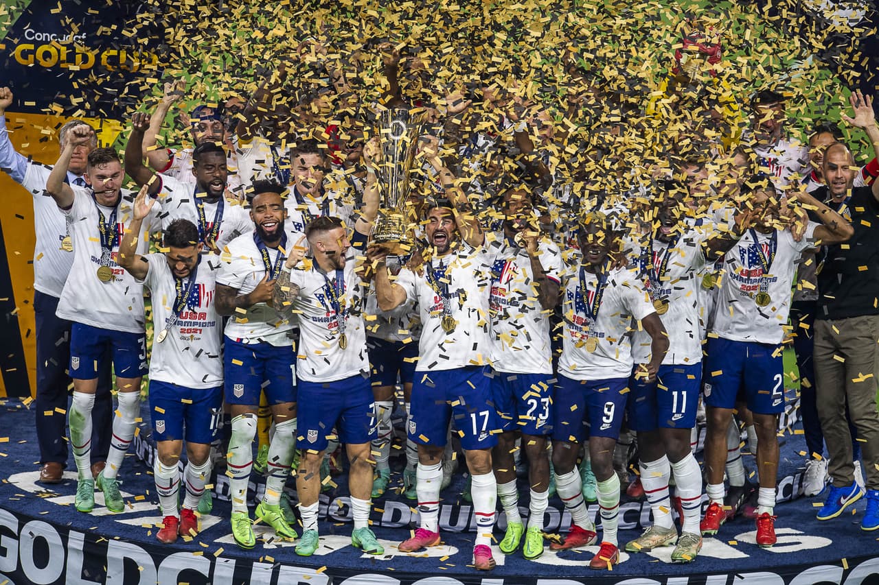 Estados Unidos celebra el título.