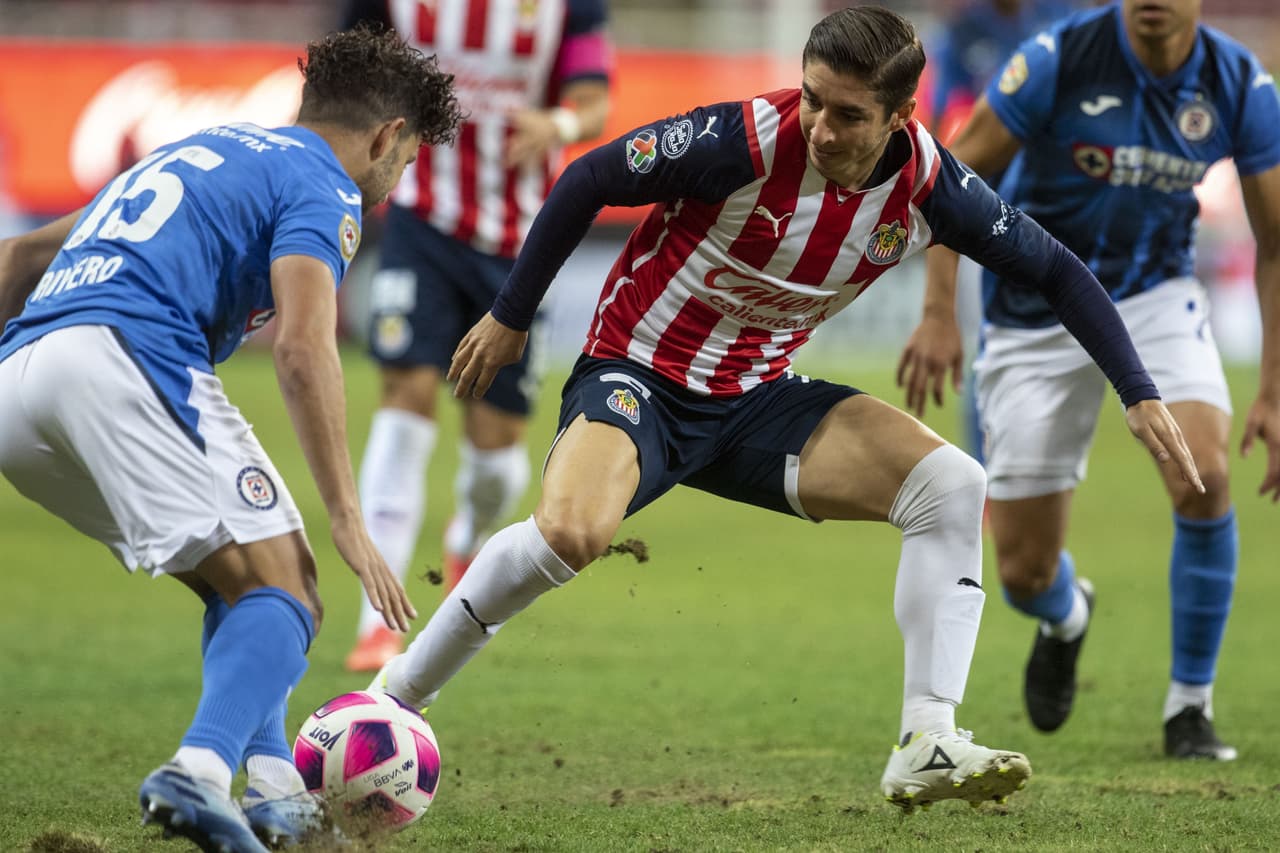 El Guadalajara rescató un empate de último minuto ante Cruz Azul que dejó ir la posibilidad de meterse entre los cuatro mejores.