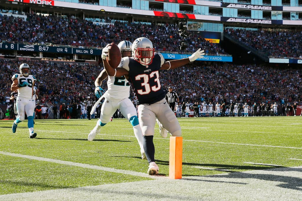 El choque entre New England y Carolina estuvo lleno de emociones.