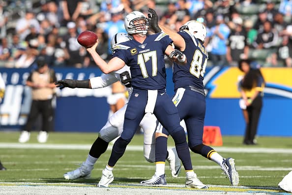 Los Chargers ganan pero no les alcanza para los playoffs