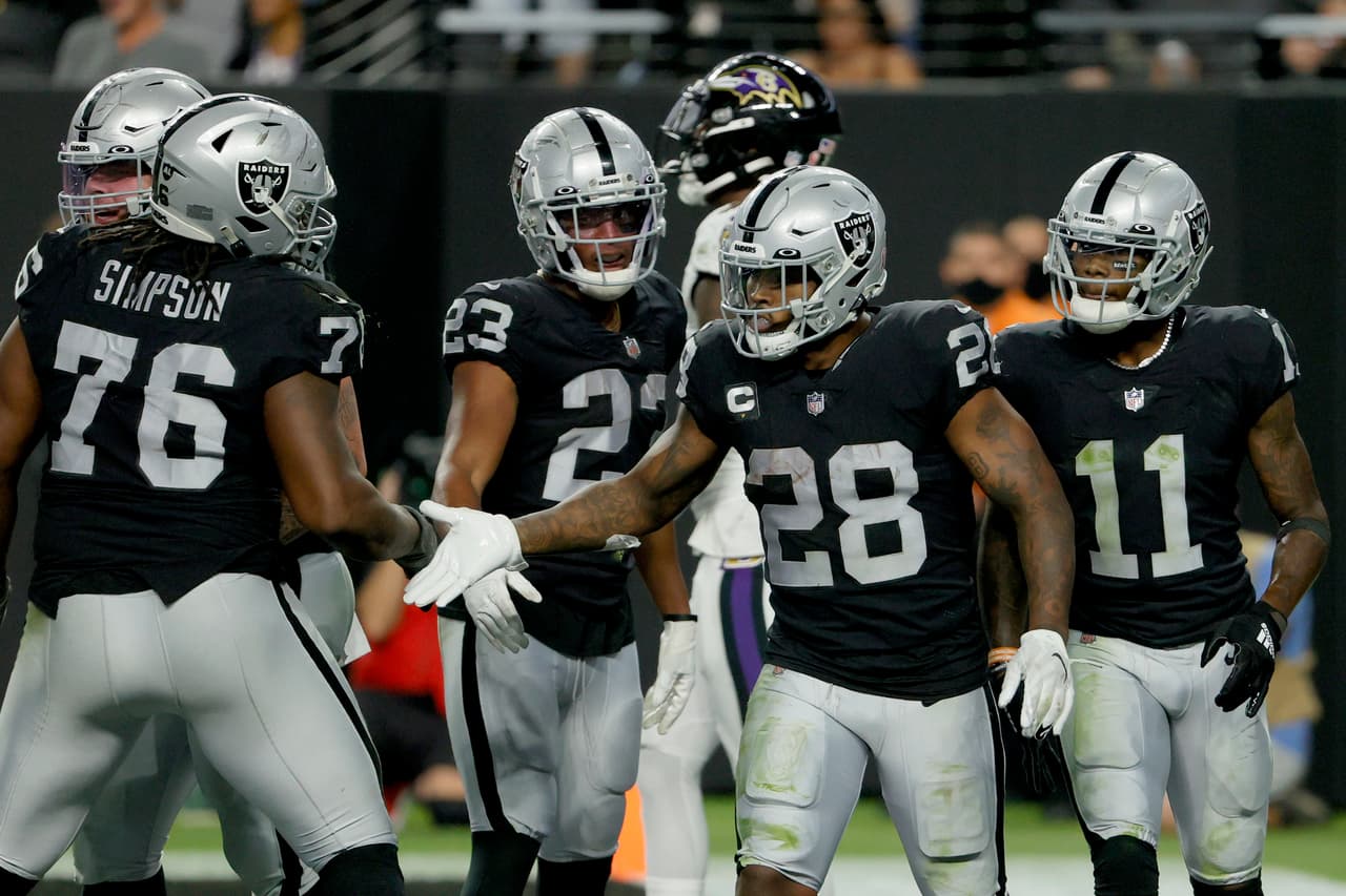 Los Raiders vencieron a los Ravens en un partido de alarido