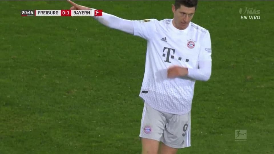 Tiro de esquina para FC Bayern München