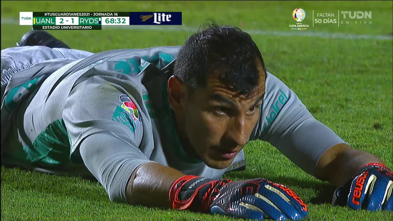 ¡TIRO ATAJADO! disparo por Rogelio Funes Mori.