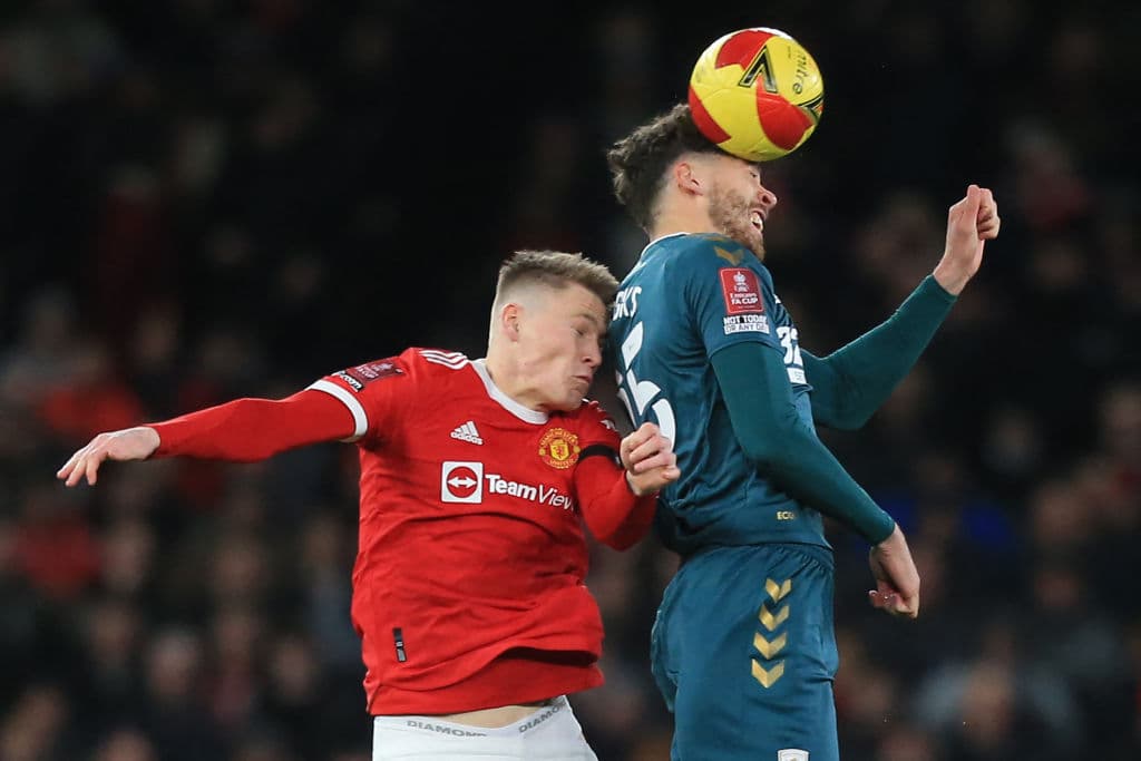 Al United le psan los penales y con un resultado de 7-8 en los penales, Middlesbrough da la sopresa de la semana y le pegan al Manchester United en Old Trafford.