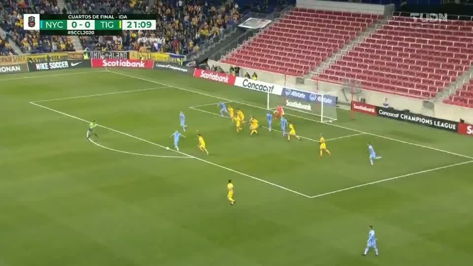 Tiro desviado de Anton Tinnerholm