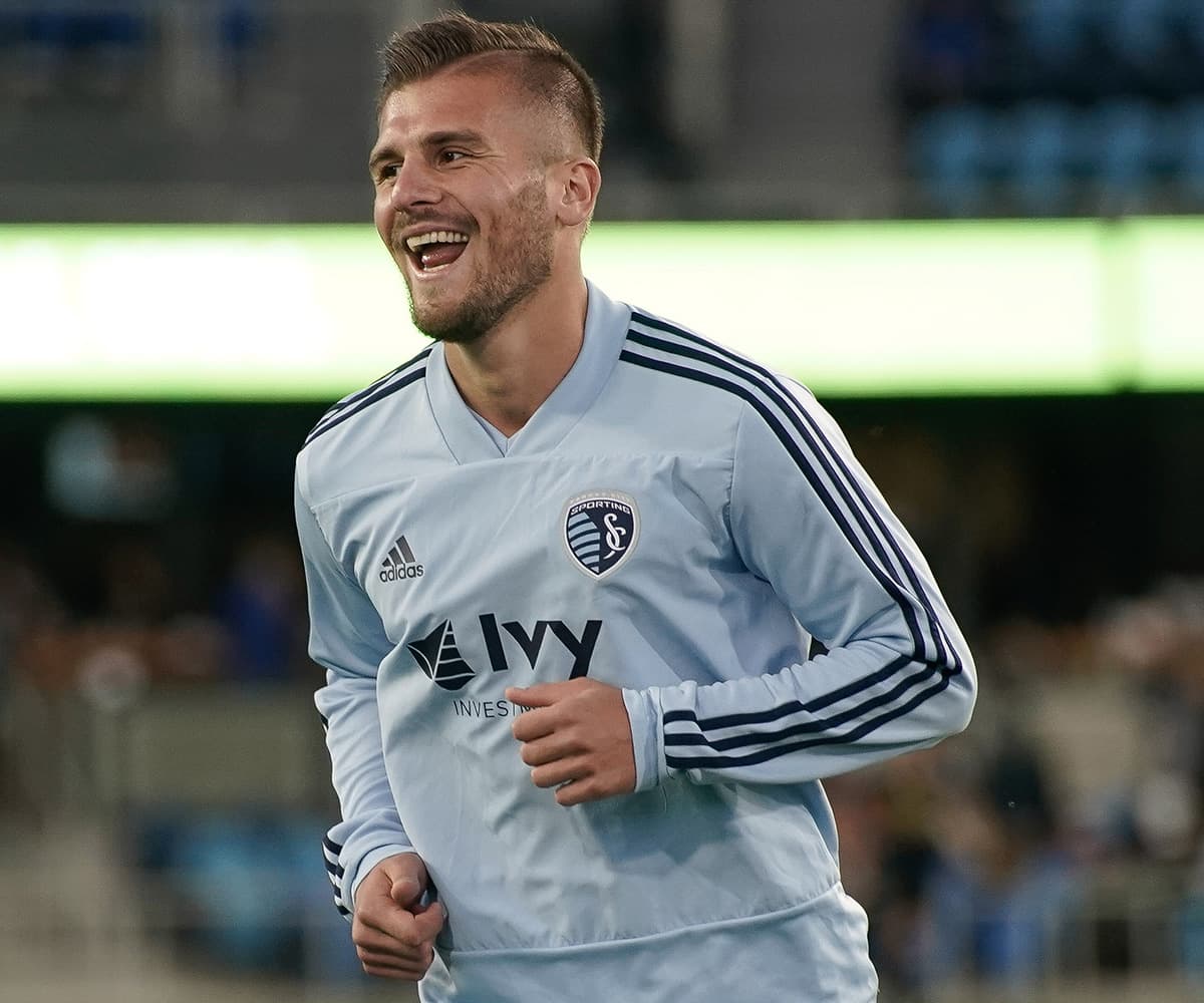 Con 10 goles en 22 partidos, el chileno de 25 años es uno de los máximos goleadores de su equipo, tiene tres menos que el húngaro Daniel Salloi.