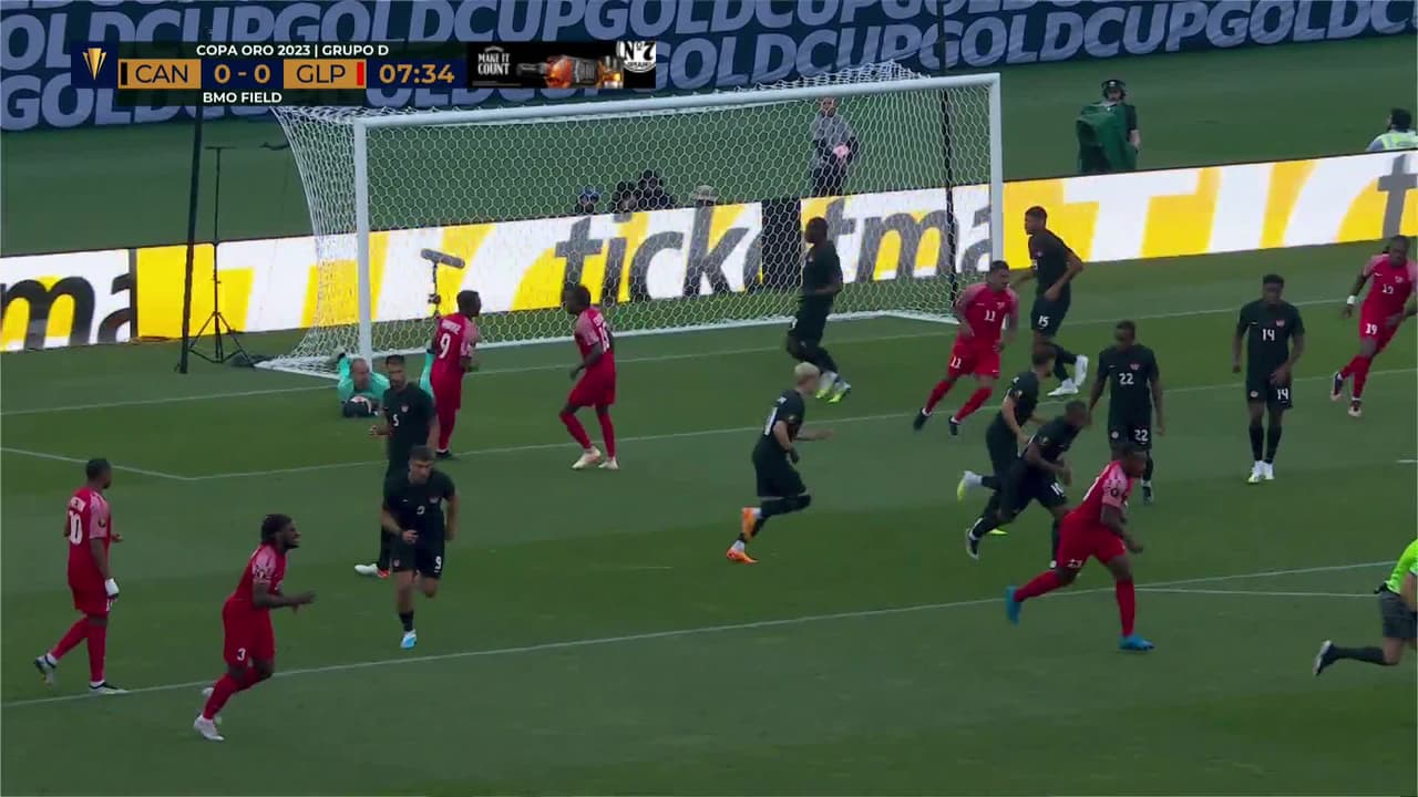 ¡TIRO ATAJADO! disparo por Andreaw Gravillon.