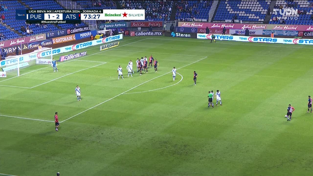 ¡TIRO ATAJADO! disparo por Adrián Mora.