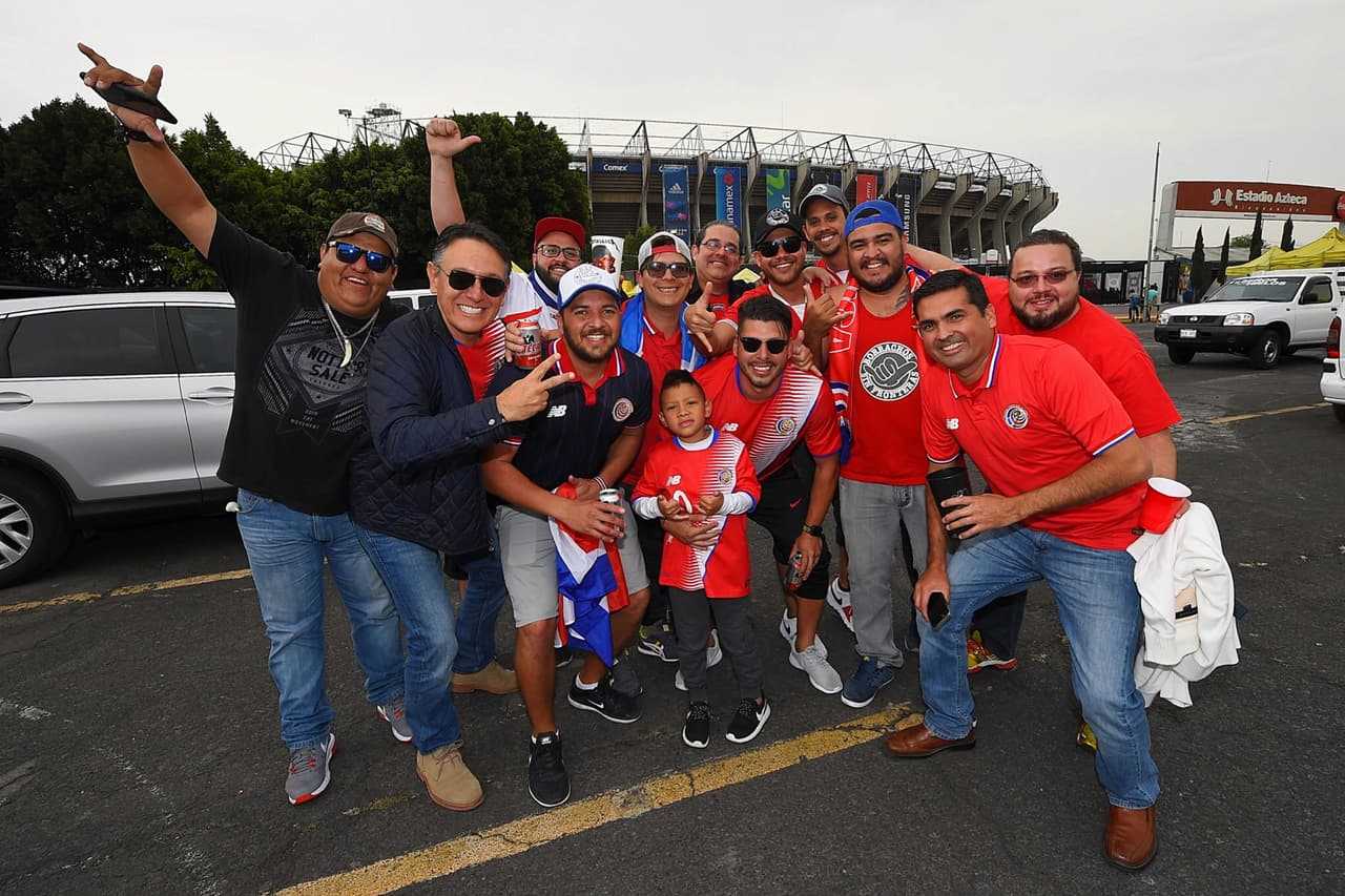 Cerca de seis mil aficionados de Costa Rica hicieron el viaje a la Ciudad de México para apoyar a su selección.