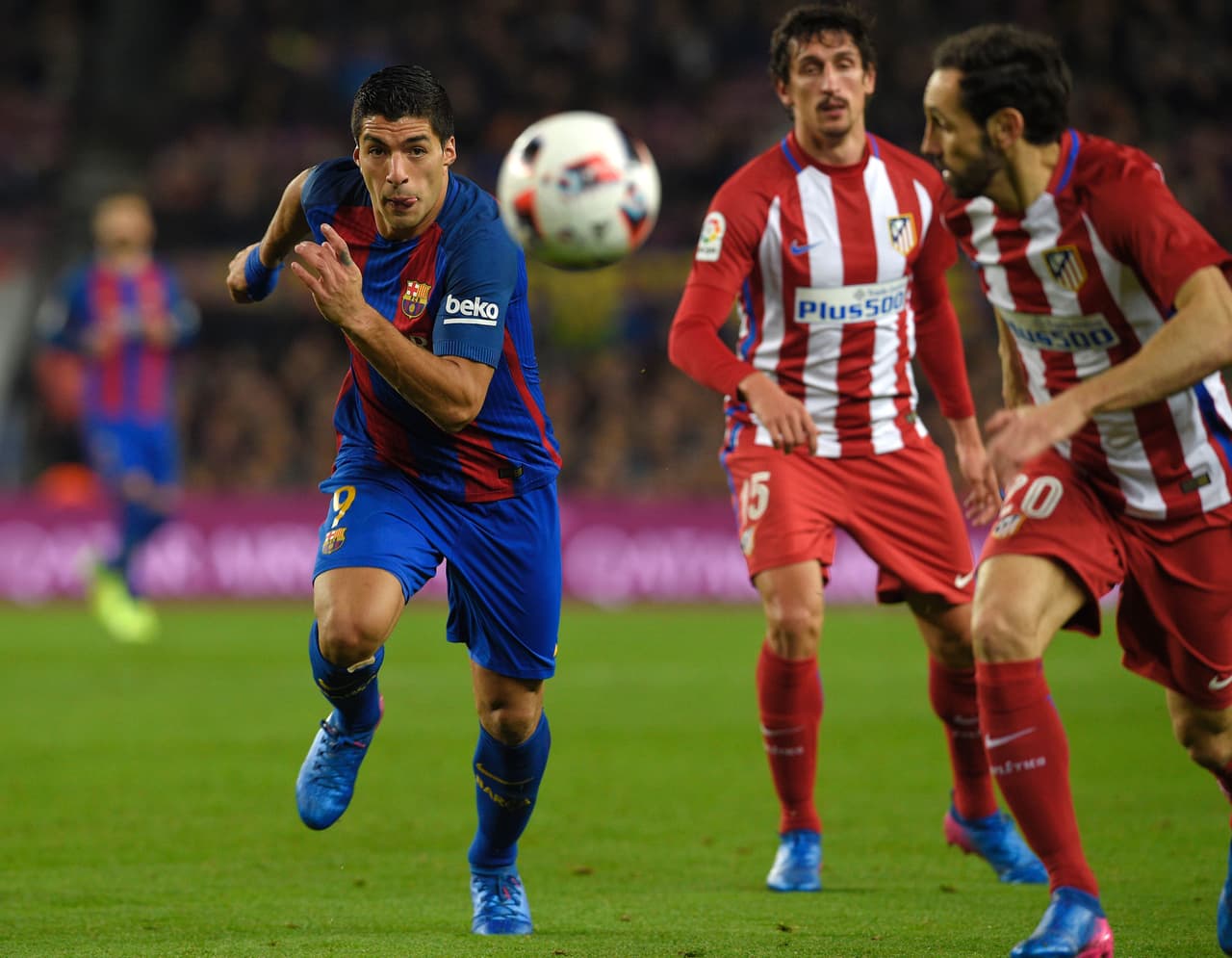 Barcelona sufre ante el Atlético pero clasifica a la final de la Copa del Rey