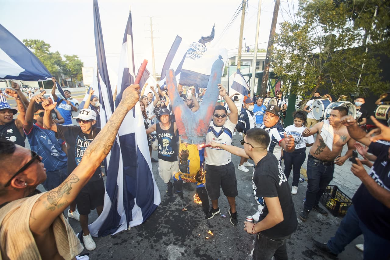 Carnaval y caravanas no faltaron previo al duelo contra los Tigres de la UANL correspondiente al Guard1anes 2020.