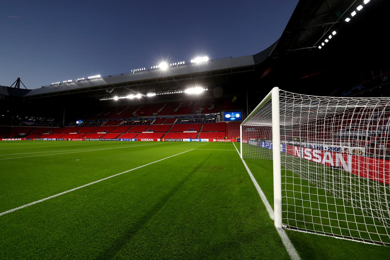 El césped estaba en un estado inmejorable. Un tapete ideal para el desarrollo del partido.