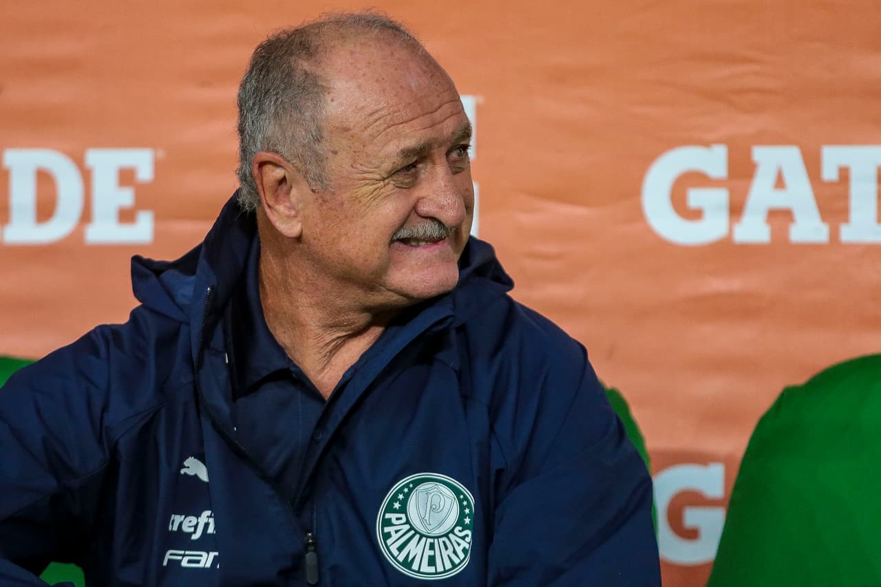 Scolari, campeón del mundo con Brasil en 2002, es actual entrenador de Palmeiras, luego de dirigir a Brasil en 2014 y después rechazar otras ofertas como la de dirigir a Colombia.