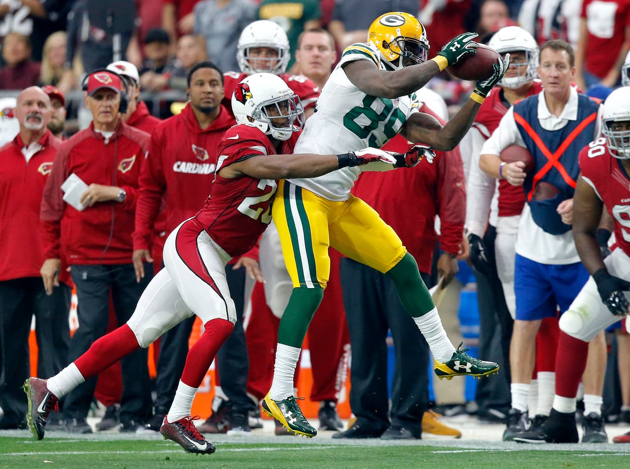 Los Arizona Cardinals apalearon 38-8 a los Green Bay por lo que todavía aspiran ser el número uno de la Conferencia Nacional en los playoffs.