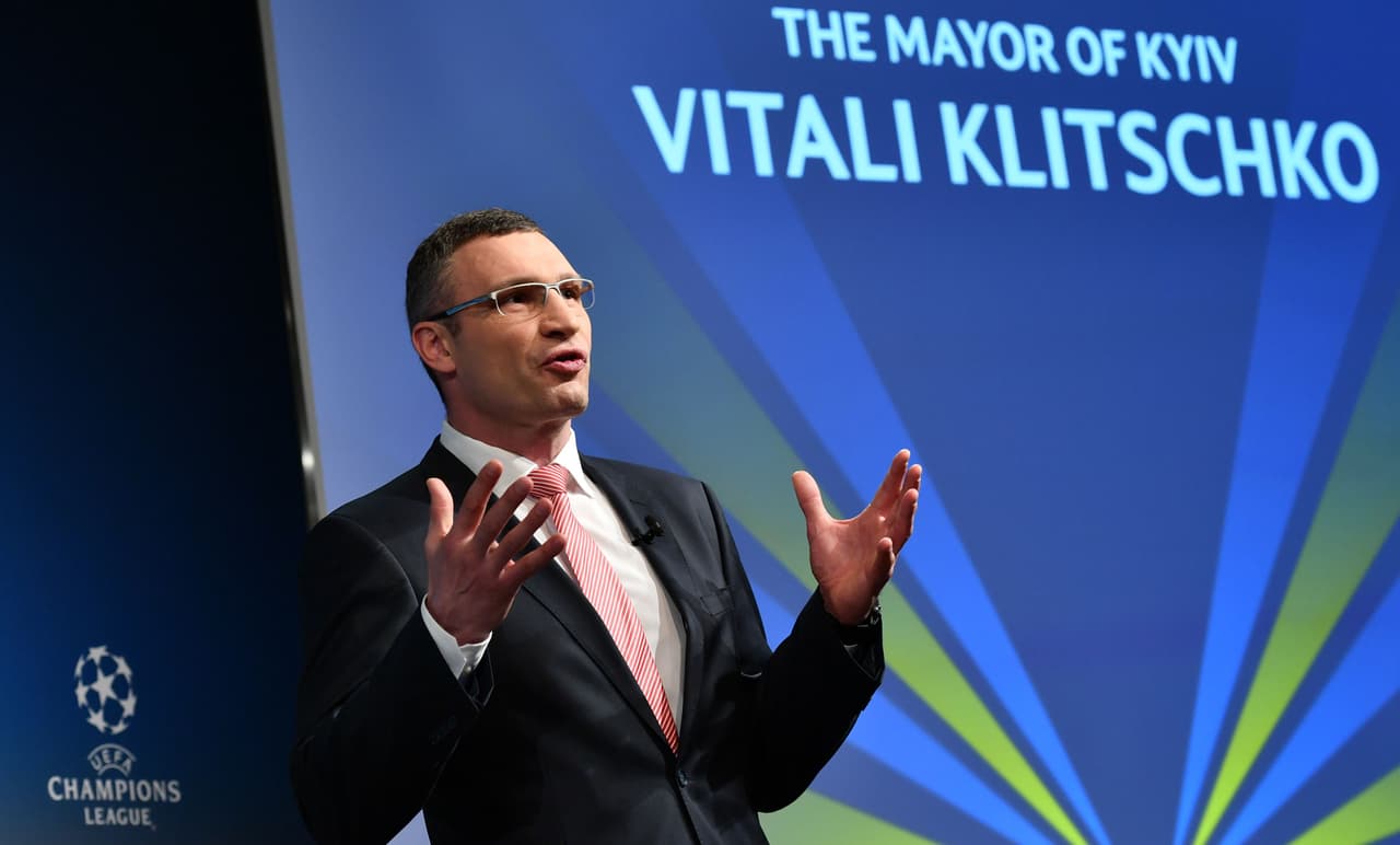 Vitali Klitschko, alcalde de Kiev, entregó unas palabras e invitó a los aficionados a disfrutar su ciudad, sean cuales sean los finalistas.