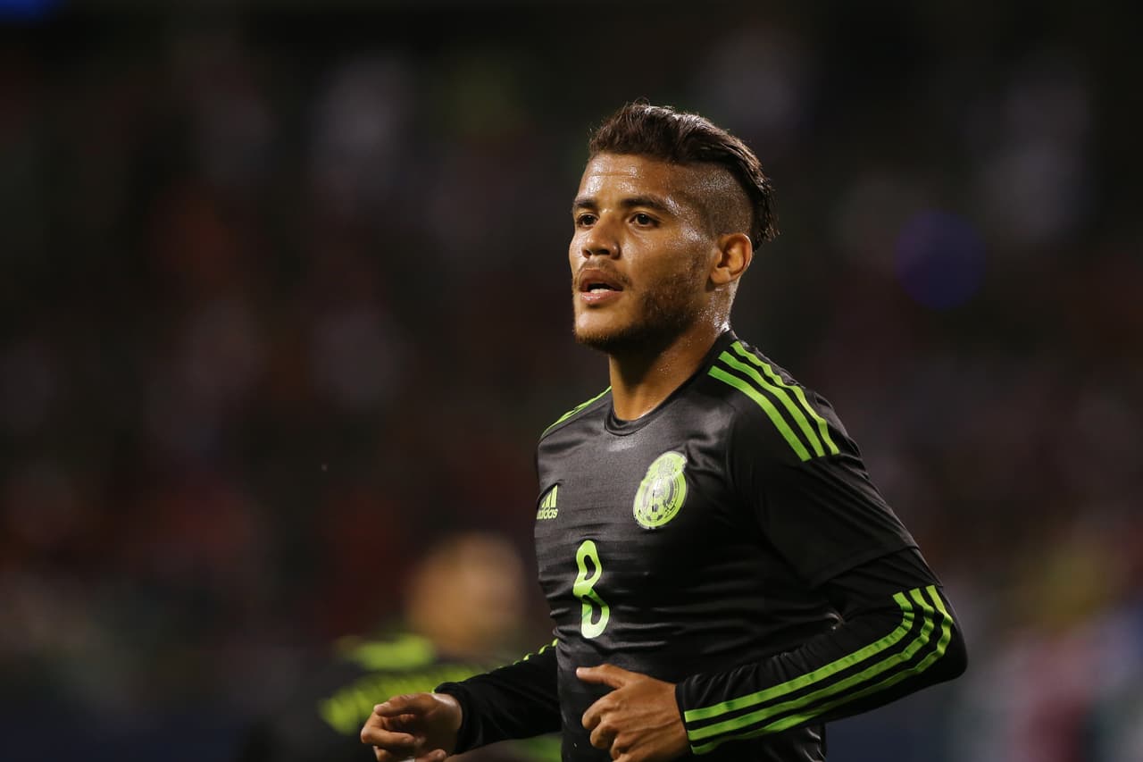 Su buen momento en el equipo español le permitió, después de mucho tiempo, debutar de forma oficial con la selección de México en la Copa Oro de 2015. Fue ante Cuba.