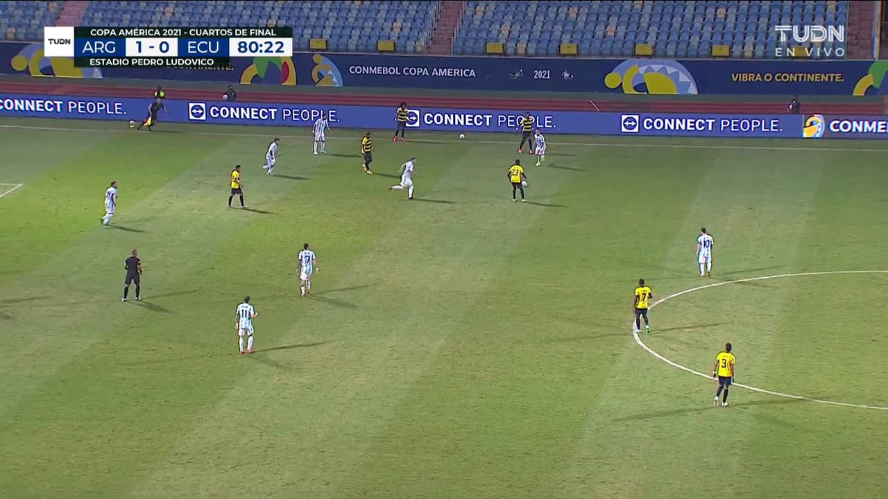 ¡TIRO ATAJADO! disparo por Gonzalo Plata.