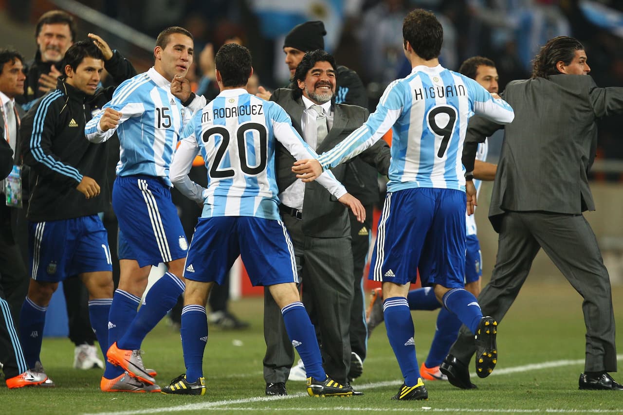 Como técnico, Maradona tuvo su último triunfo como técnico de Argentina en el Mundial de Sudáfrica contra México, en los octavos de final del torneo.