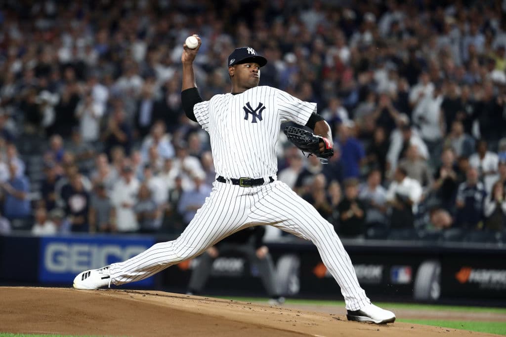 Salvo un pasaporte a Matt Olson, el abridor de los Yankees Luis Severino, retiró sin mayor daño la parte baja del segundo capítulo para seguir con su ventaja de 2-0.