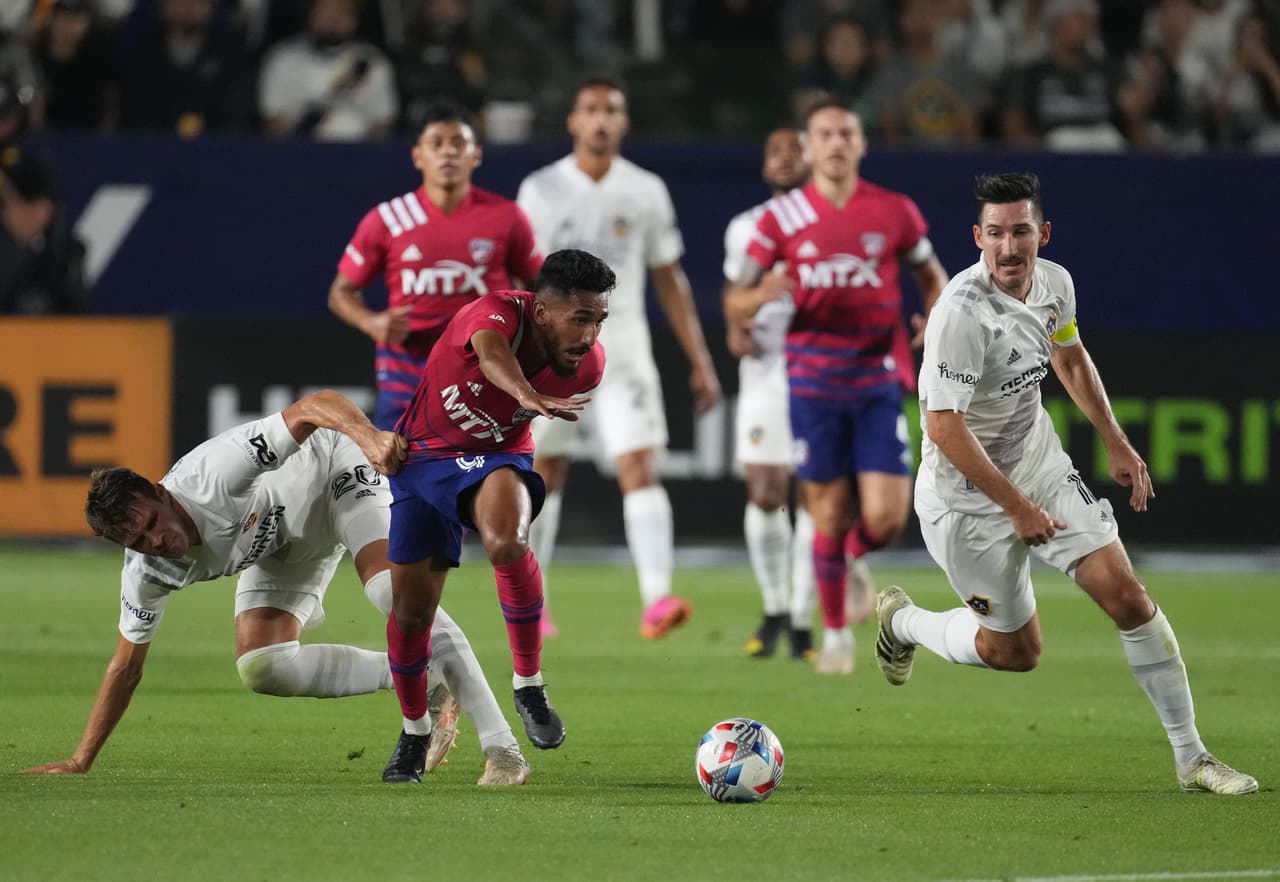 El Galaxy mostró momentos de buen fútbol pese a la baja de su goleador.
<br>