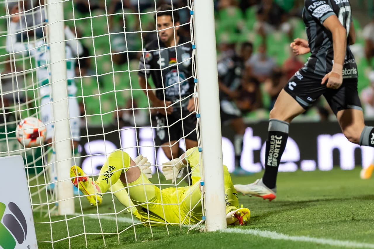 Nicolás Ibáñez hizo el descuento para Pachuca.