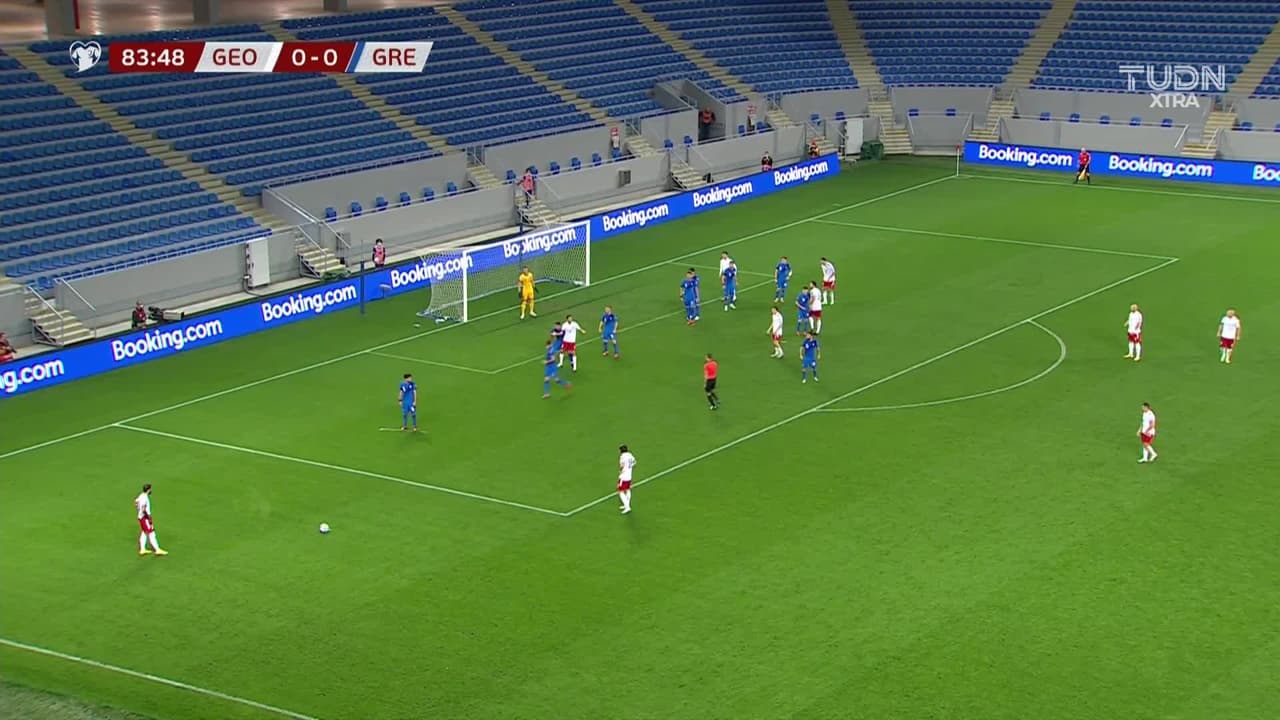 ¡TIRO ATAJADO! disparo por Tornike Okriashvili.