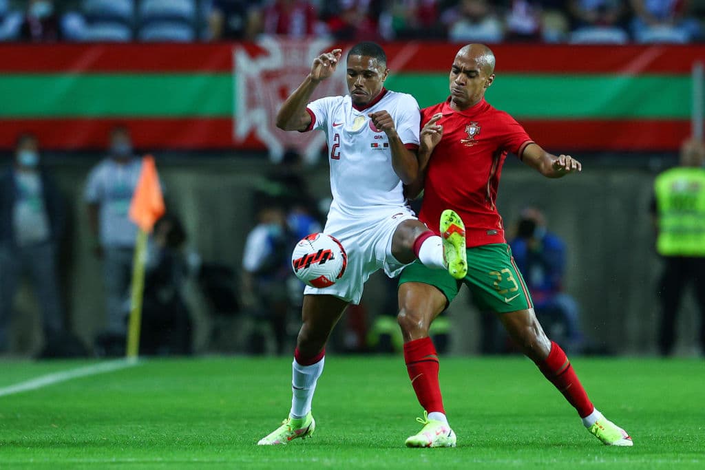 Cristiano Ronaldo anotó el primer gol y abrió la llave para que Portugal goleara 3-0 a Qatar.