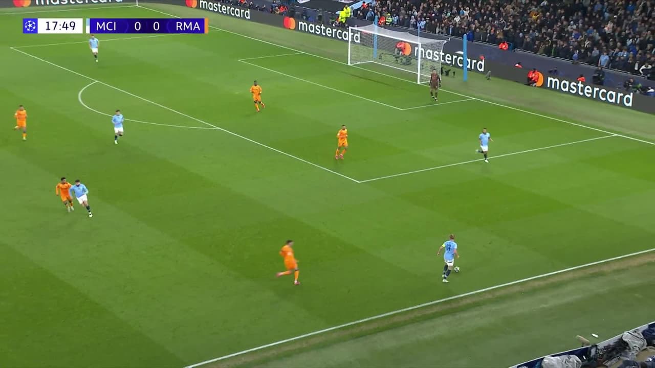 ¡GOL!  anota para Manchester City. Erling Haaland