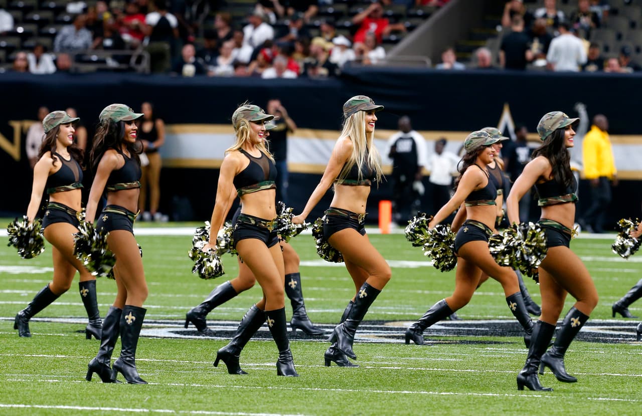La belleza de las porristas y su mezcla con la sensualidad y alegría son un condimento clave para encender la fiesta de la NFL, que vivió su novena semana de competencia.