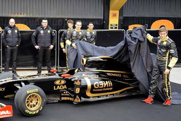 La escudería Lotus Renault presentó el monoplaza R31 con Kubica como su piloto principal.