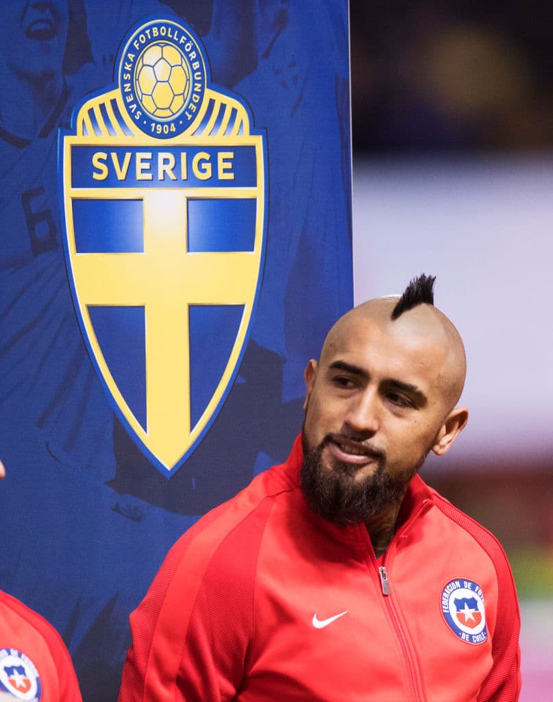 El chileno gana 9 millones de euros anuales, lo paga en 87 minutos.