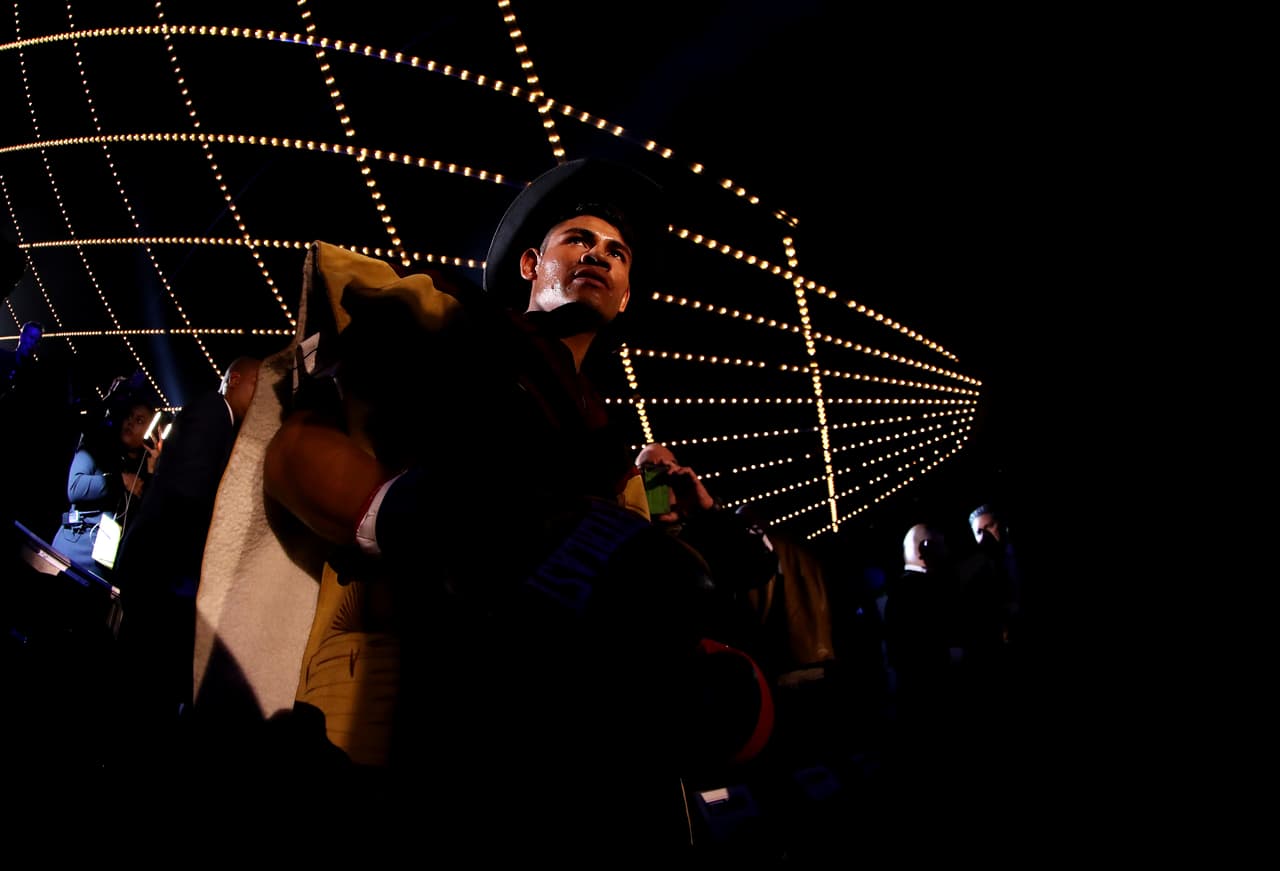 ¡Rodeo en Tucson! 'Vaquero' Navarrete domó por segunda vez a Dogboe y retuvo título