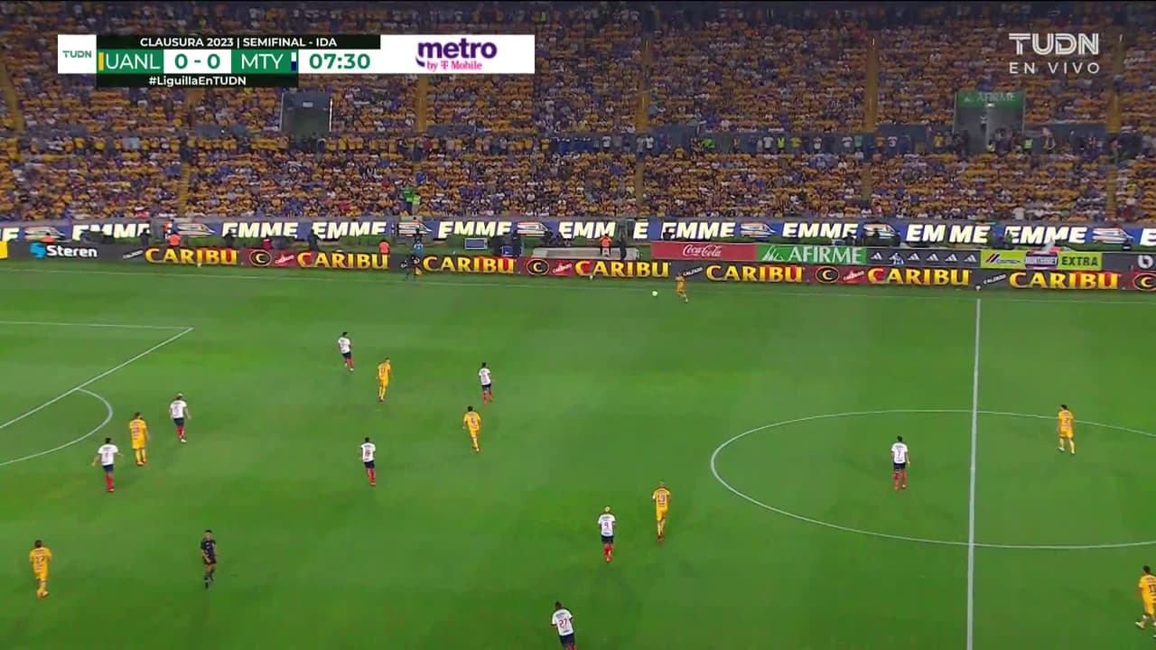 ¡TIRO ATAJADO! disparo por Nicolás López.