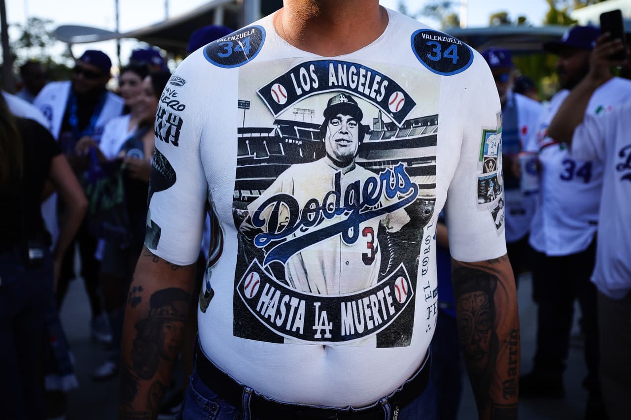 Seguidores de los Dodgers, con Valenzuela y la novena "hasta la muerte".