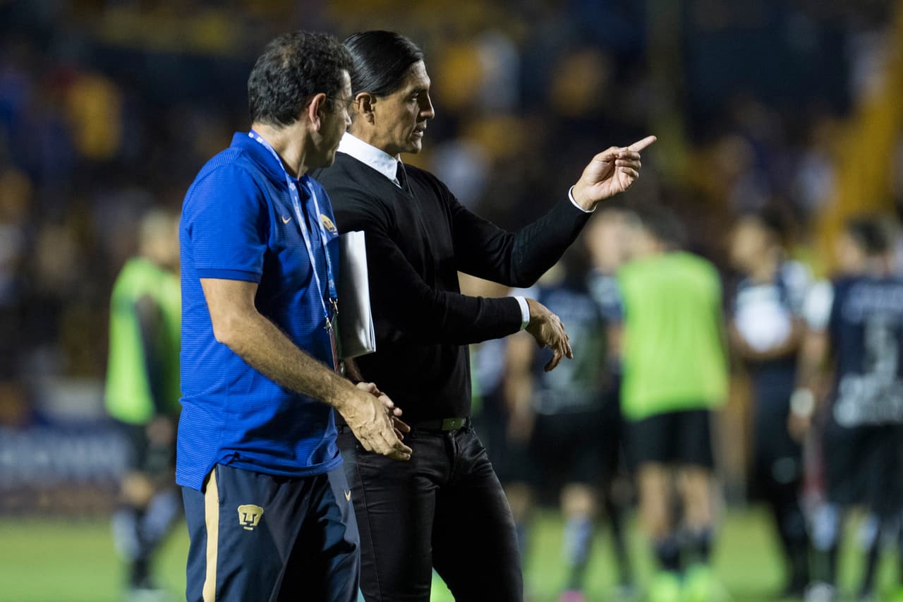 El entrenador Francisco Palencia planteó un juego conservador, a la espera de cómo aprovechar los espacios que dejara su rival.