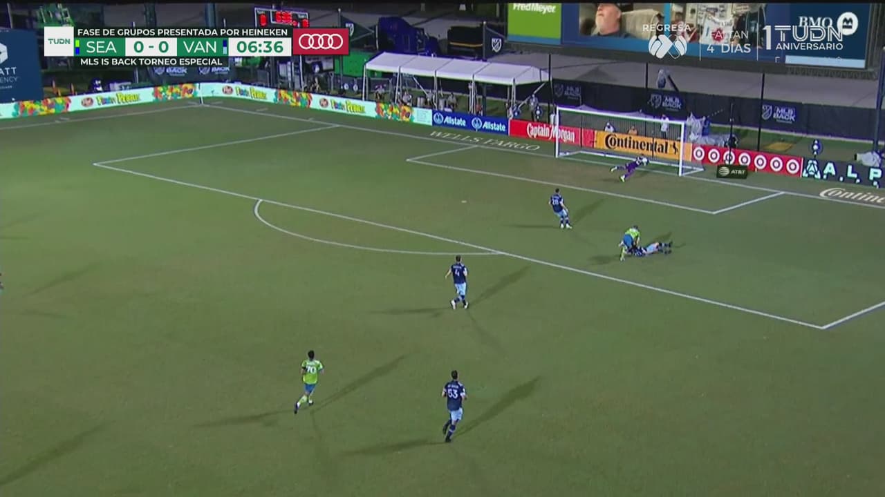 ¡Le quemó las manos! Jordan Morris saca bombazo y Maxime Crépea salva al Whitecaps